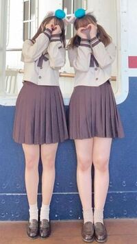 女装男子です 女の子の友達と制服で遊びました 写真のどっちが僕か Yahoo 知恵袋