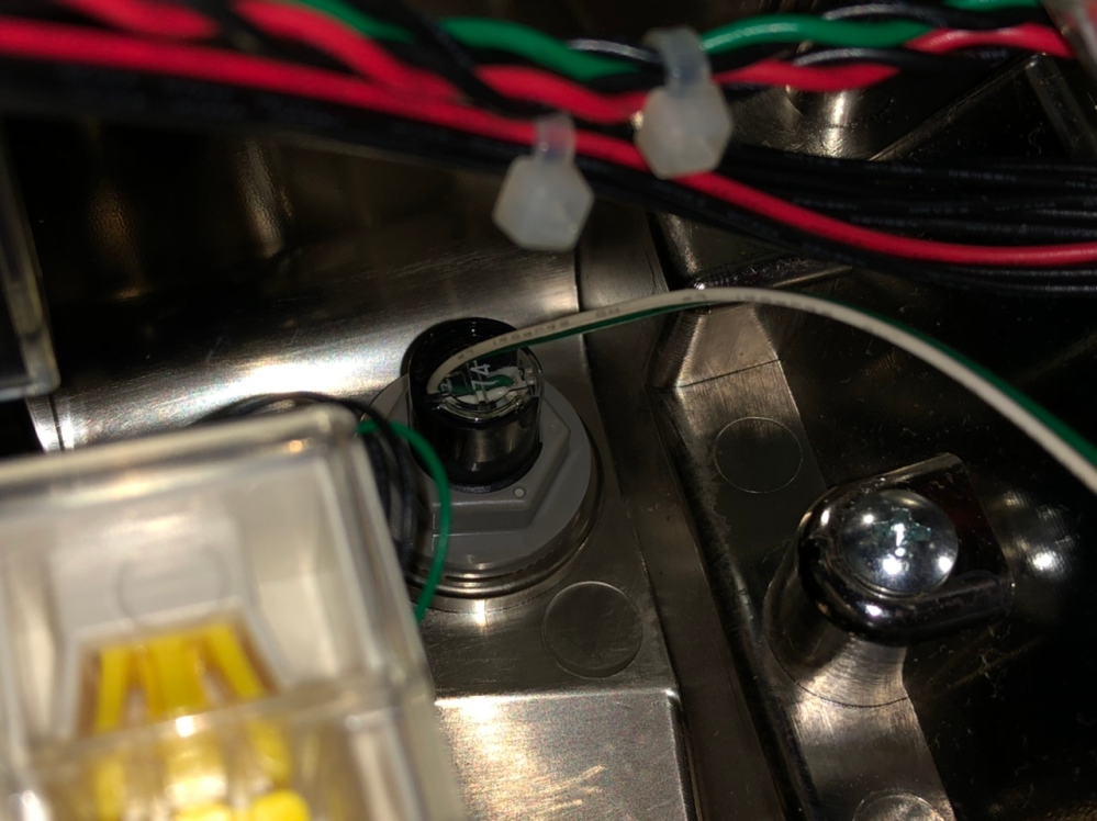 スーパーミラクルジャグラーのコイン不要機をつけたいのですが