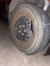 家の駐車場で車のタイヤかパンクして動かせないんですがjafを呼ぶべきですか で Yahoo 知恵袋