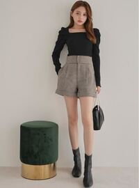 ショートパンツと黒タイツの組み合わせは ダサいですか また 素足だと Yahoo 知恵袋