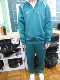 中学校のジャージって黒 紺 青 緑 紫 赤どの色がかっこいい Yahoo 知恵袋