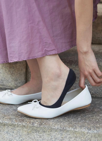 女です 明日バイトでスーツを着ることになりました スラックスを選んだの Yahoo 知恵袋