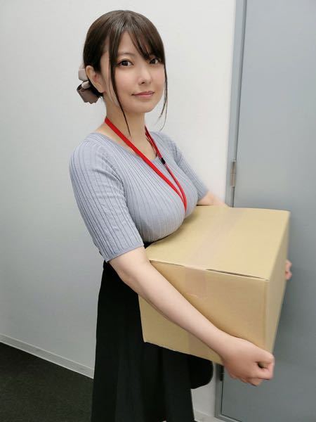 「それ重いでしょ？持つよ」 「いいの？ありがとう」 ってやりとりの後におっぱいを持ったらやっぱり犯罪なんでしょうか？