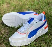 一日中歩き回るディズニーでも 足が疲れない靴ってありますか Yahoo 知恵袋