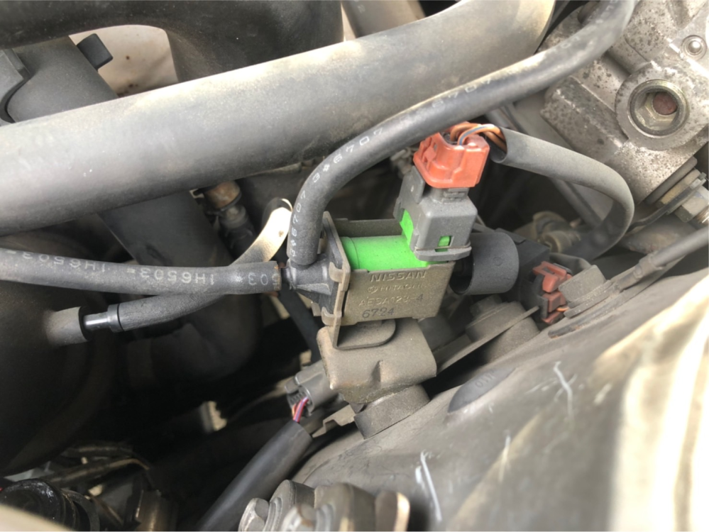 日産180sxのエンジンルームについている 写真の緑色のもの Yahoo 知恵袋