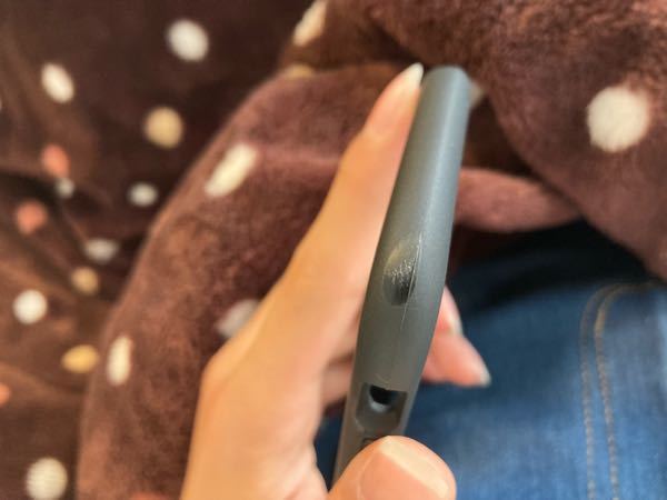 スマホケースにこのような汚れがあったのですが、綺麗に落とす方法を教えてください！