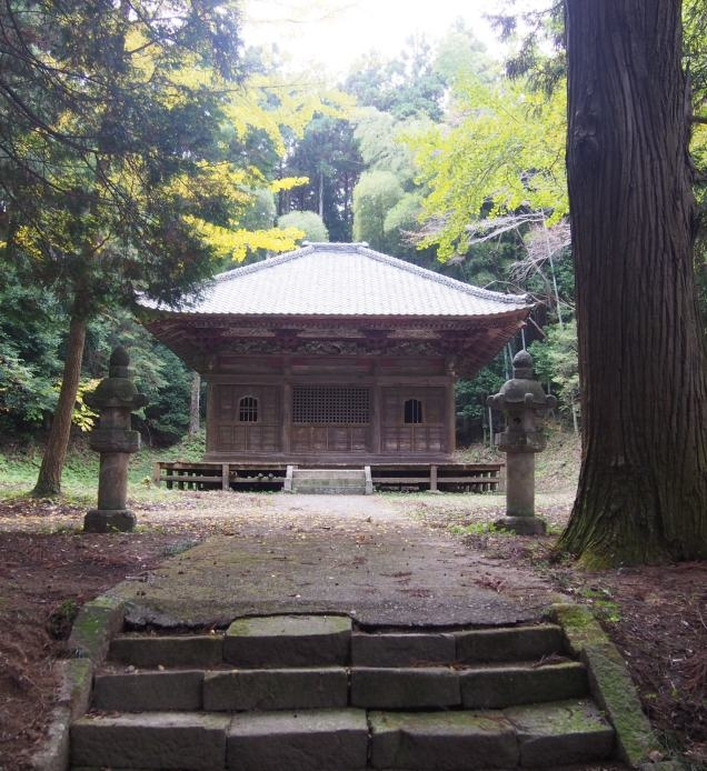茨城県の長楽寺というお寺の雰囲気がすごく好きなのですが、他に似た雰囲気のお寺や神社はありますか。 見た目から古さ(？)を感じれて参道もあまり整備されていないような感じの雰囲気です！(上手く説明出来なくてすみません…)