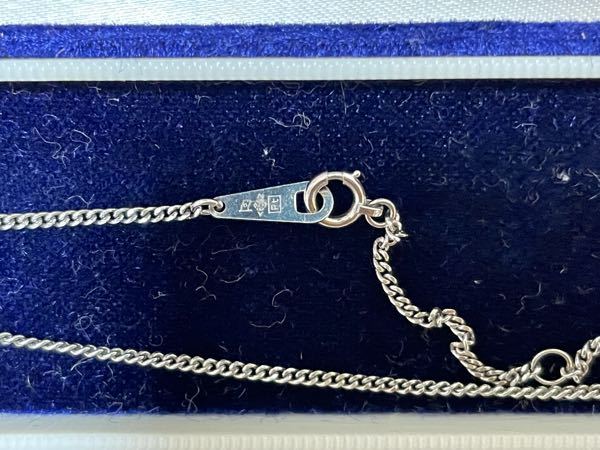 プラチナ ネックレス 約3.75g (祖母の遺品) 祖母の遺品にダイヤのネックレスがありました。 - 留金の部分にこの