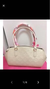 大学生です このバッグダサいですか スカーフは外します Yahoo 知恵袋