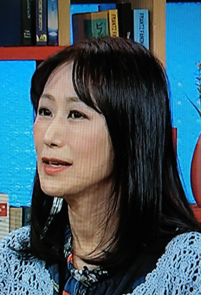 作家の 松本侑子さんは、現在58歳ですが とても若く見えますね やはり睡眠時間をちゃんと確保しているのが、 あまり老けて見えない理由でしょうか？ それとも顔のパーツの 形がそう見えるのでしょうか？ 今