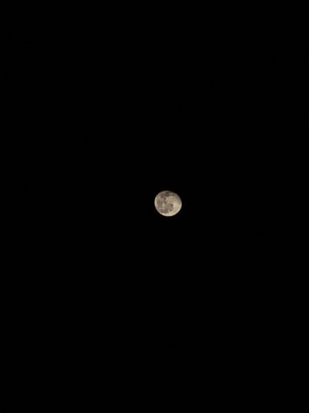 iPhone Xで月をうまく撮りたいです！ 綺麗に見える撮り方教えてください！