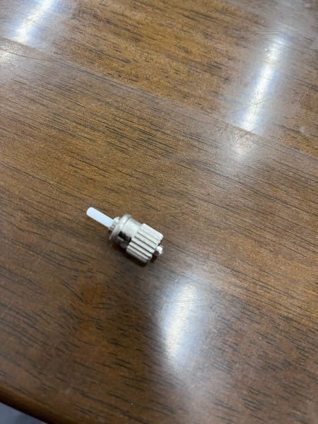 光ファイバーケーブルの光コネクタの部分が根本から折れてしまいました。 治すためには、どういったところに相談したらよいよでしょつか？