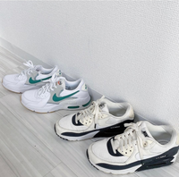 この右側の黒いナイキのスニーカーの種類や名前を教えてください Yahoo 知恵袋