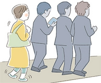 外出先で横に広がって歩く人はなんにも考えてないのですか G Yahoo 知恵袋