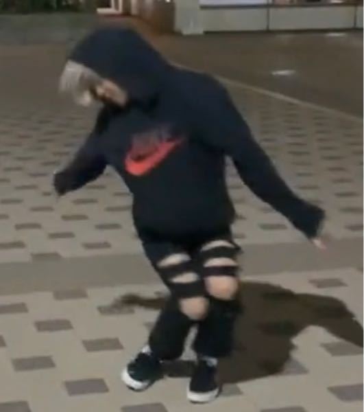 手を交互にくねくねさせながら足を左右に動かすダンスの名前ってなんでしょ Yahoo 知恵袋