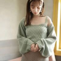 谷間が見える服を着るのは 人気