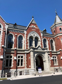 早稲田大学の学生はバンカラで 慶應義塾大学の学生はオシャレという印象が Yahoo 知恵袋