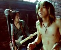 黒夢の少年のmv見てて気になったんですが 清春のお腹 みぞお Yahoo 知恵袋