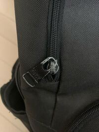 リュックのファスナー？の部分の塗装がはがれてしまったので自分