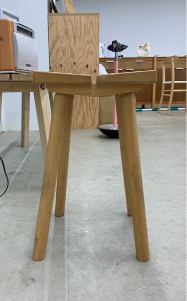 【緊急！！！】 この椅子の名称とデザイナー名を教えてください！！ 高さは40cmくらいで小さめのスツールです。