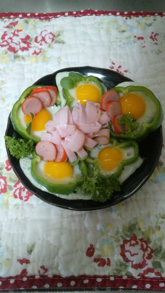 この美味しそうですが謎の食べ物の正体を教えて下さい 半熟卵をのっ Yahoo 知恵袋