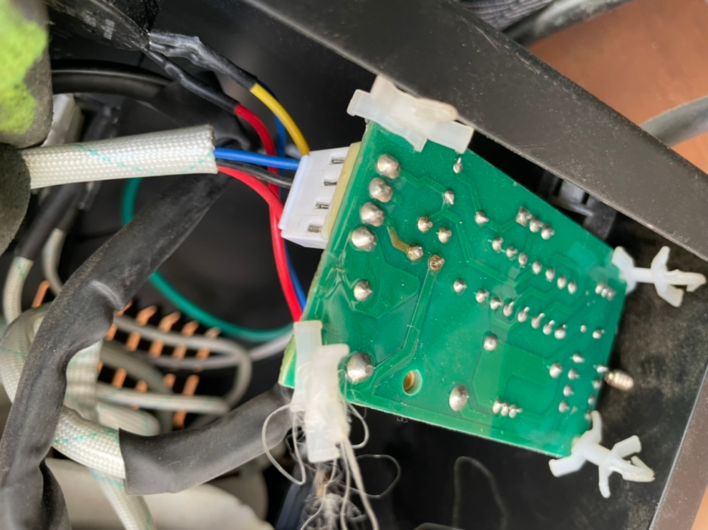 半自動溶接機のプリント基板について修理可能なのか、可能ならその方法 