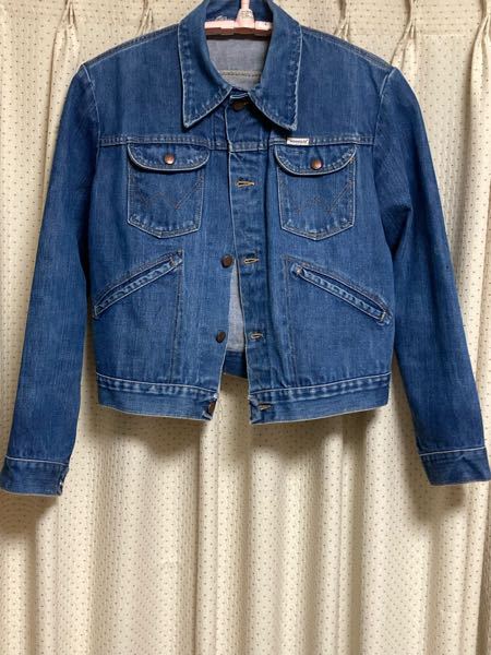 こちらのラングラーのデニムジャケットはリアムギャラガーが着用してい