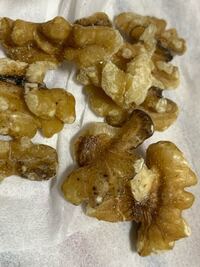 今日買ったミックスナッツの袋をあけると一番に黒っぽいくるみが出てきました Yahoo 知恵袋