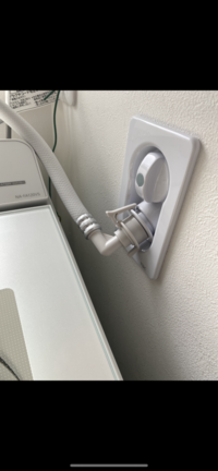 洗濯機の給水ホースについての質問です。
洗濯機用のウルトラファインバブルを購入したのですが、水栓の蛇口に取り付けようとすると洗濯機にぶつかってしまい取り付けが出来ない状況です。 蛇口からL字に曲がるホースでつなげる事は可能ですが、蛇口のジョイント部分だけL字に変換して、ウルトラファインバブルのホースを取り付けたいと考えているのですが、、そもそもその様な商品があるのかご存知の方いれば教えて下さい。