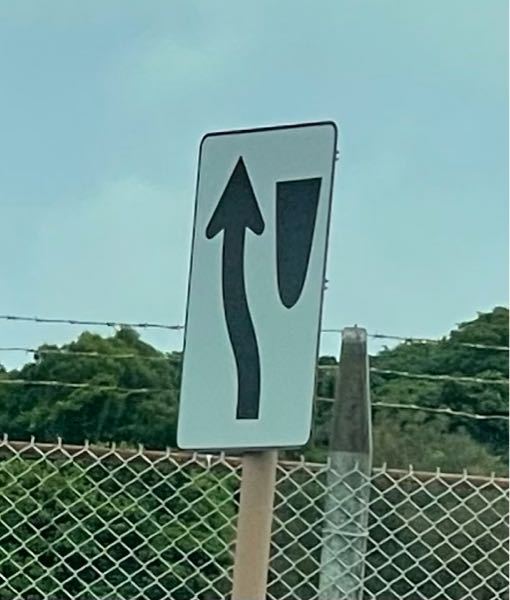 この標識の意味は何ですか？