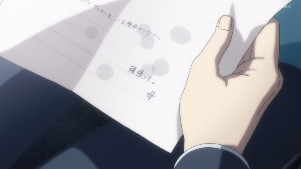 【shamioのアニメ大喜利】 「(母からの手紙です。) ケガをしないで。とにかく元気で。 アンタが大好きなサッカーを一生懸命やりなさい。頑張って。母」 この手紙を見て、主人公ではなく、貴方(...