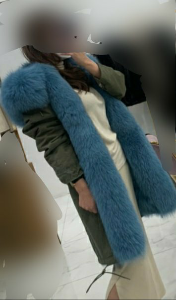 このコート日本では着れませんよね？ 何年か前に韓国でカラーファーのこういうコートが流行っててそのとき韓国にいたので買ったのですが日本ではこれ着れないですよね？