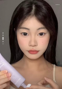 コスメメイク美容韓国中国 この方が持ってる商品の名前分かりますか Yahoo 知恵袋