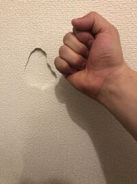 拳一個分くらいの穴が空いたんですけど、業者に頼んだら退去時大家にバレないですかね？ 