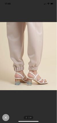 ドレスコードがスマートカジュアルのレストランで こちらのサンダル Yahoo 知恵袋