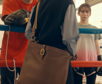 未来への10カウントで満島ひかりさんが着用しているショルダーバッグがどこのブランドのものなのか知りたいです。
ご存知の方いましたら教えてください 