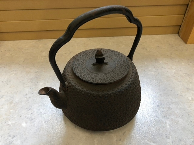 画像の物ですが、 茶道具屋さんの遺品整理で出てきた物何月ですが何に使う物か分からないので 教えて頂けると助かります。 商品名など分かれば なお幸いです。