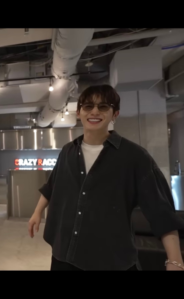 山田涼介 着用 セットアップ Binainsanigrobogan Sch Id