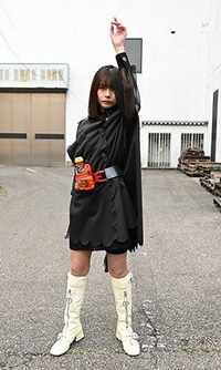 この写真の犯人の横の女性はだれですか 強制ワイセツ犯の 郷田マモラ Yahoo 知恵袋