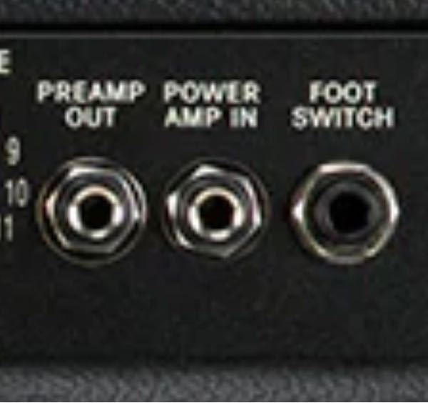FenderのHot Rod DeVille 212 IVにあるPower amp inという差し込み口なんですけど、これとは別に他のヘッドを用意して、そこからここに繋げばこのFenderのアン...