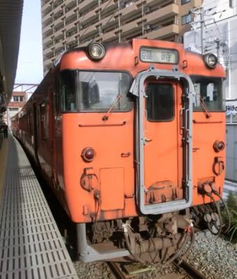 昔に新潟駅で見た、気動車、こういう列車がいたのですが、まだ走っていますか？