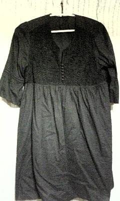 最近 写真の黒のワンピを試着して買い 家族に見せたら 喪服み Yahoo 知恵袋