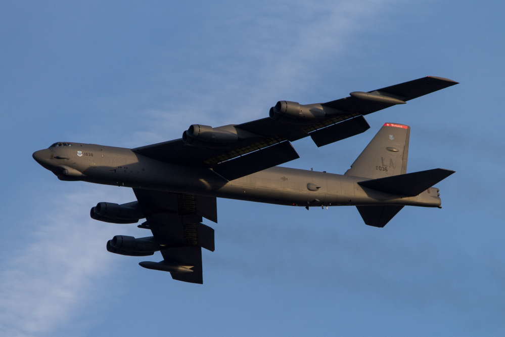 B-52の機首の下辺りにある出っ張りは何ですか?