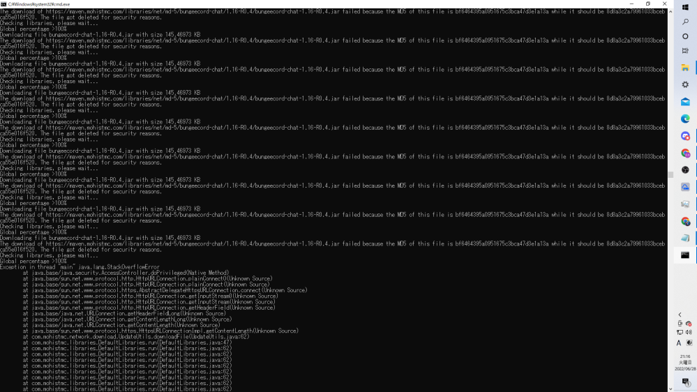 マイクラでmohistというサーバーを立てようとしていたのですが、 bat ファイルでサーバーを起動しようとしたところ 画像のような文字列の後に at com.mohistmc.MohistMC...