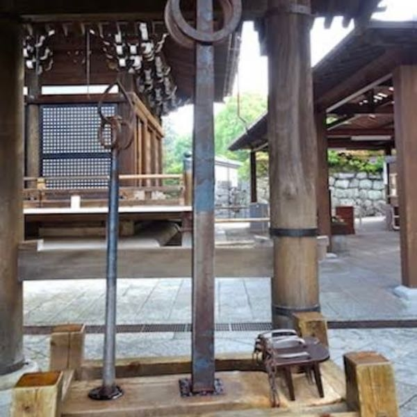 マッチョの人は清水寺の96kgの弁慶の大錫杖は一人で持ち上がるんですか？？