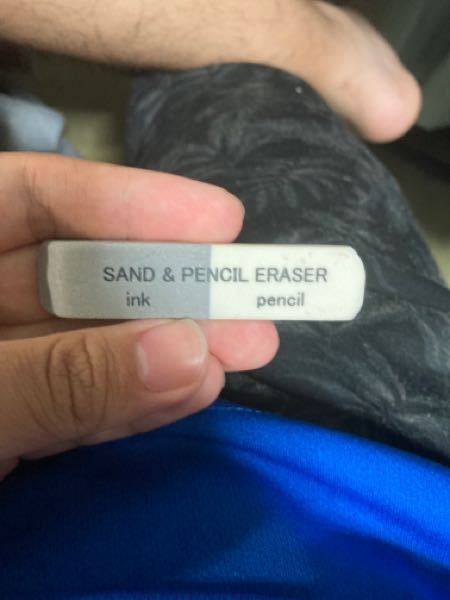 ペン消しゴムですがこれは消しても紙のカスが出ませんか 紙を削って Yahoo 知恵袋