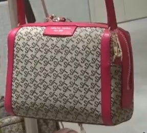 このバッグはどこのメーカーのモノですか？