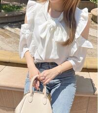 画像の服で やはりカットオフショルダーは男受け悪いですか 悪くな Yahoo 知恵袋