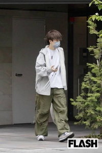至急コムドットのゆうたさんの履いているカーゴパンツってどこの Yahoo 知恵袋