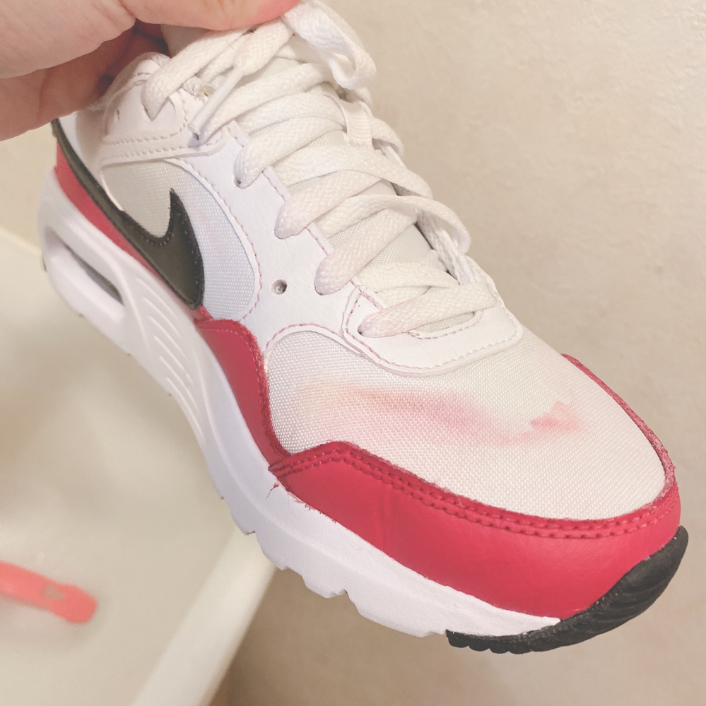 NIKEの靴の色移りが取れません…… - 雨に濡れて放置して... - Yahoo!知恵袋